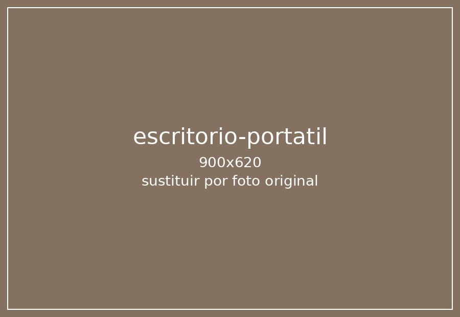 Portátil sobre una mesa de trabajo luminosa